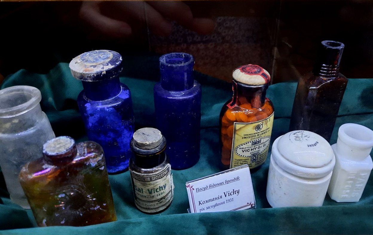 Давні аптеки продавали і виготовляли косметику (фото ZAXID.NET)