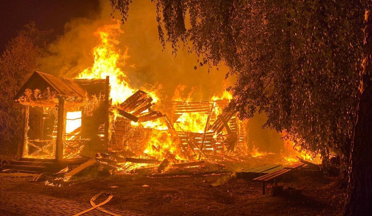 На Рівненщині вщент згоріла деревʼяна церква ХІХ століття
