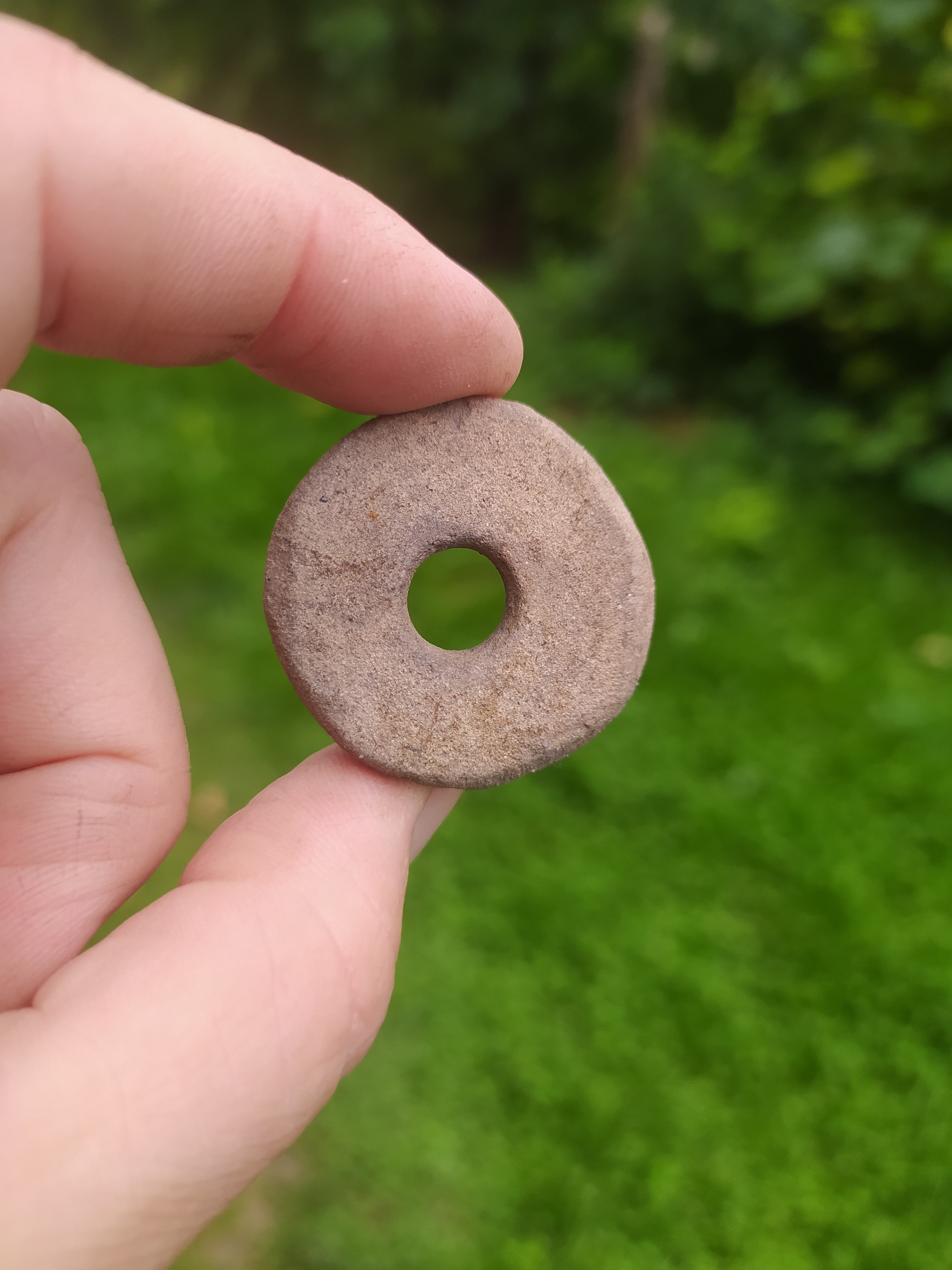 Ґудзик зі шматка керамічної посудини