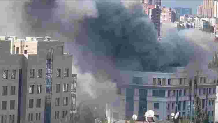 Біля будівлі окупаційної адміністрації Донецька прогриміли вибухи 