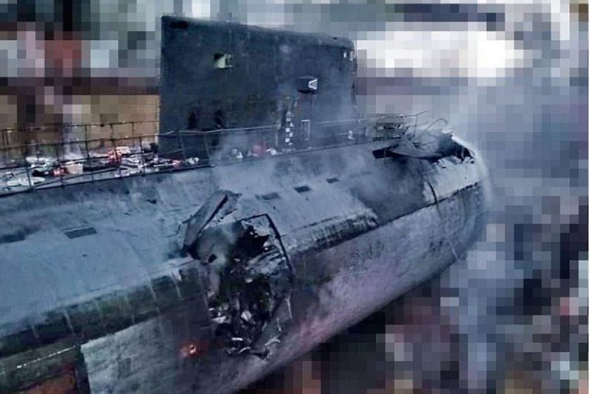 У мережі з'явилися фото пошкодженого в Севастополі підводного човна «Ростов-на-Дону»
