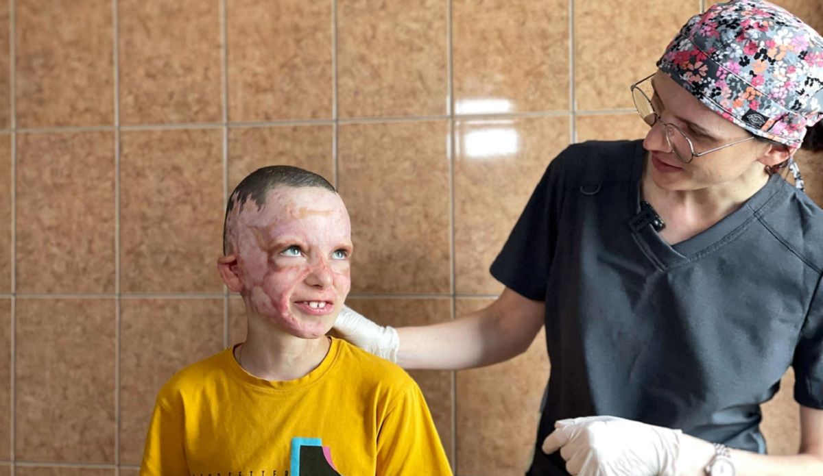 Після року лікування у Німеччині 8-річний хлопчик повернувся до Львова на реабілітацію