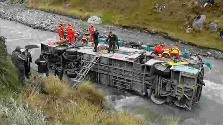 У Перу з гірської дороги впав автобус, загинуло 25 пасажирів