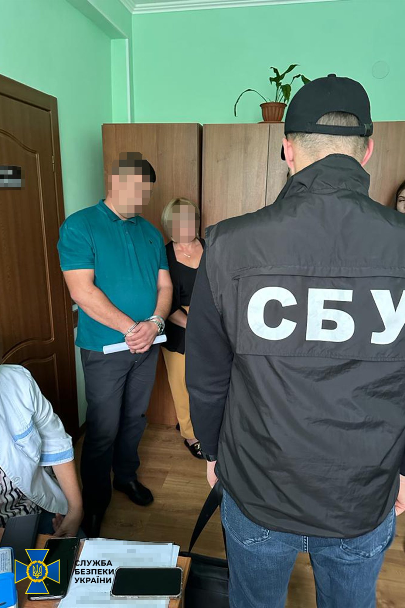 Чоловіка затримали, коли той отримав хабар (Фото прес-служби СБУ)