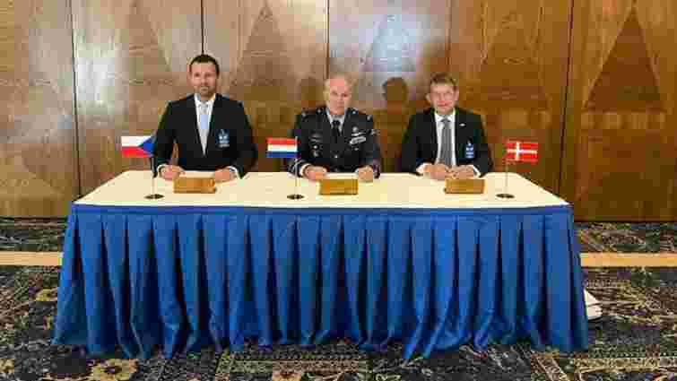 Чехія, Данія та Нідерланди домовилися про постачання Україні чеської зброї