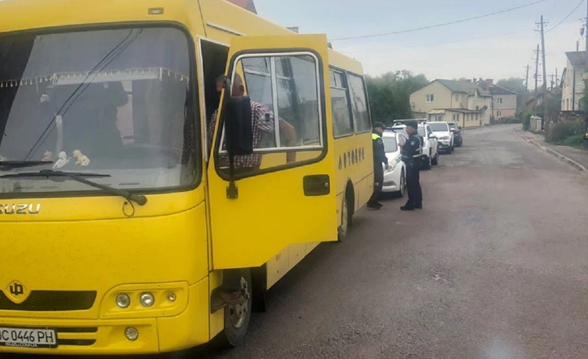 На Львівщині затримали нетверезого водія шкільного автобуса
