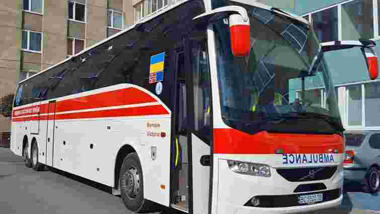 Львівські медики отримали ще один спеціалізований автобус для перевезення поранених
