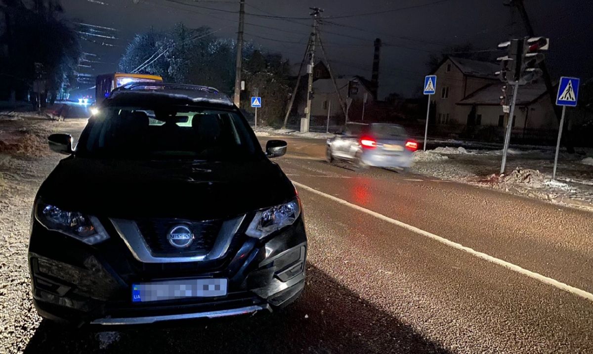 У Львові водій кросовера збив двох жінок на переході та уник покарання