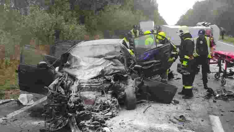 На околиці Івано-Франківська в ДТП з вантажівкою загинув водій легковика