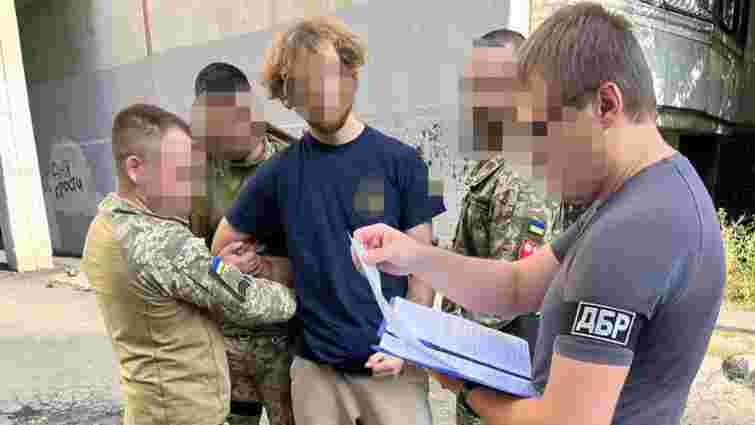 ДБР затримало в Харкові військового-втікача, який провокував правоохоронців