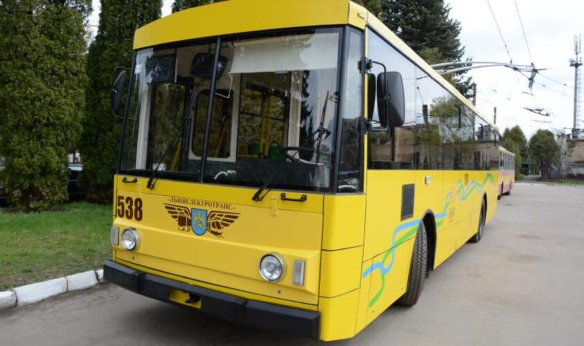 Через витік води у Львові тролейбус №33 тимчасово змінив маршрут