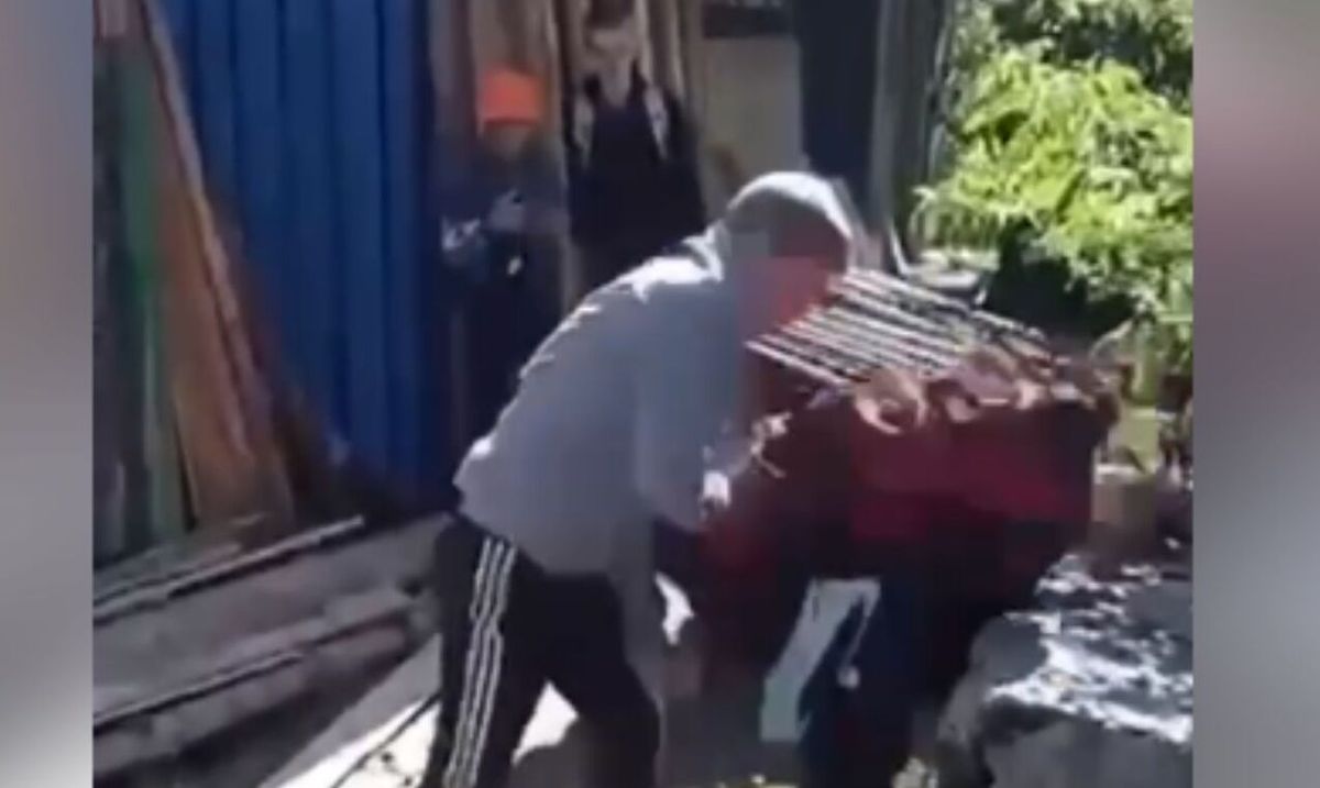 На Закарпатті підлітки побили однолітка та опублікували відео в інтернеті