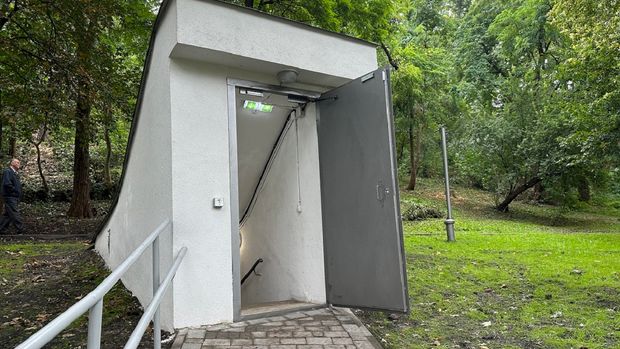 У Львові показали відремонтоване укриття з автоматичним відкриттям дверей