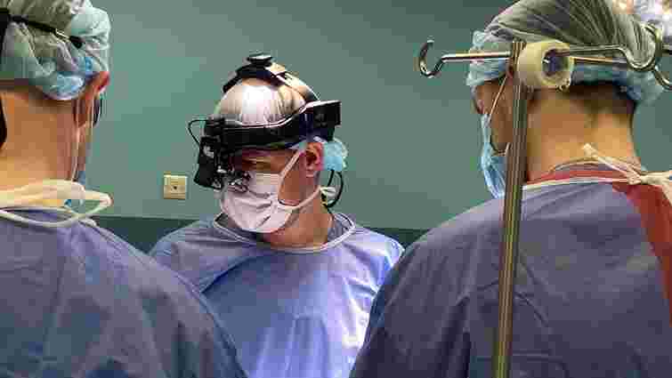 Львівські кардіохірурги провели складну операцію на серці через п'ятисантиметровий розріз
