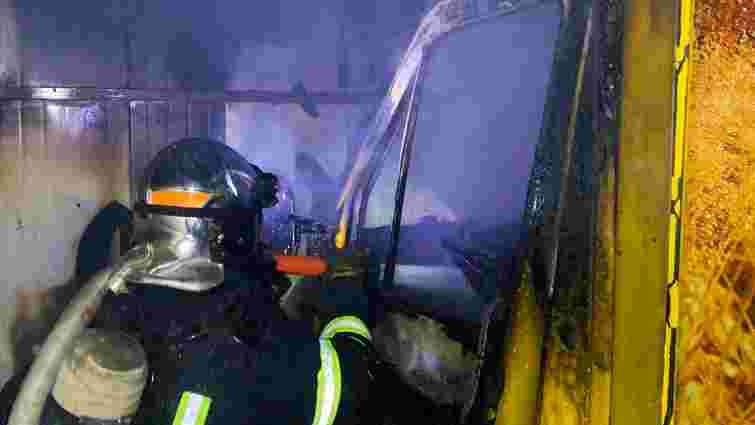 В Чернівцях в пожежі згоріло п'ять хлібних фургонів «Агробізнесу»