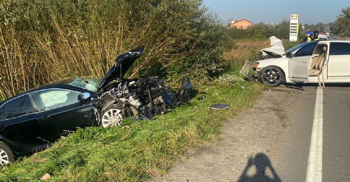 Двоє людей постраждали в лобовій ДТП легковиків на Львівщині
