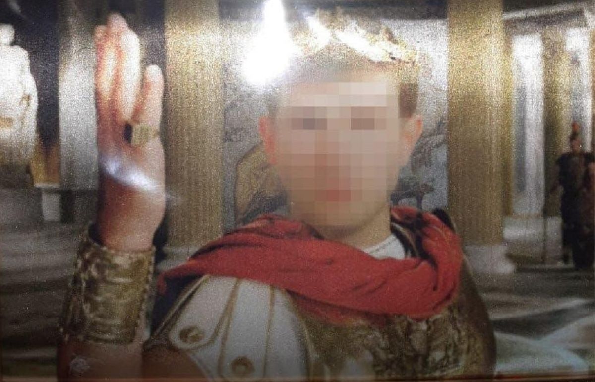 У затриманого на хабарі судді з Броварів знайшли портрет в образі Гая Юлія Цезаря
