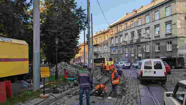 Через аварійні роботи у Львові два трамвайні маршрути курсують зі змінами