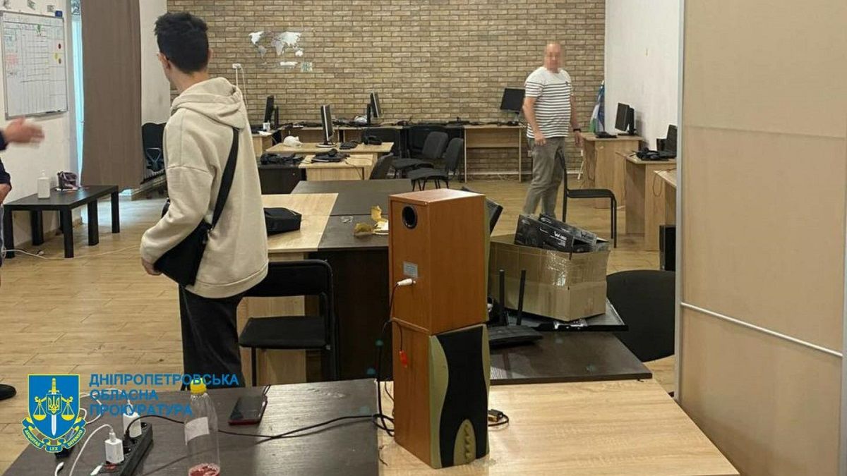 У Дніпрі ліквідували шахрайський call-центр, який обкрадав українців у Польщі