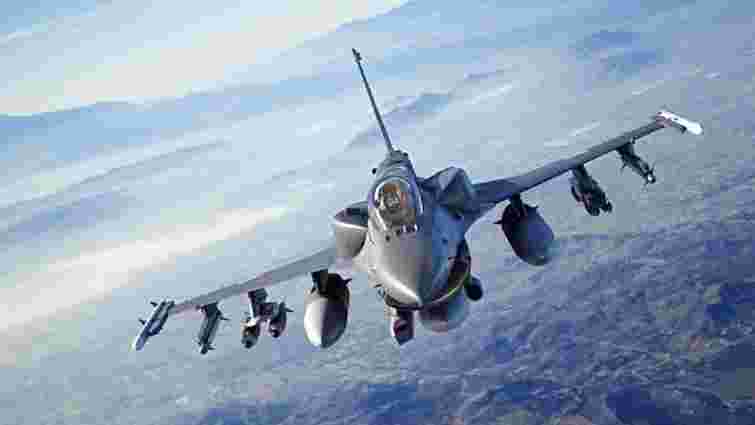 Українські пілоти в США розпочали мовні курси для використання F-16