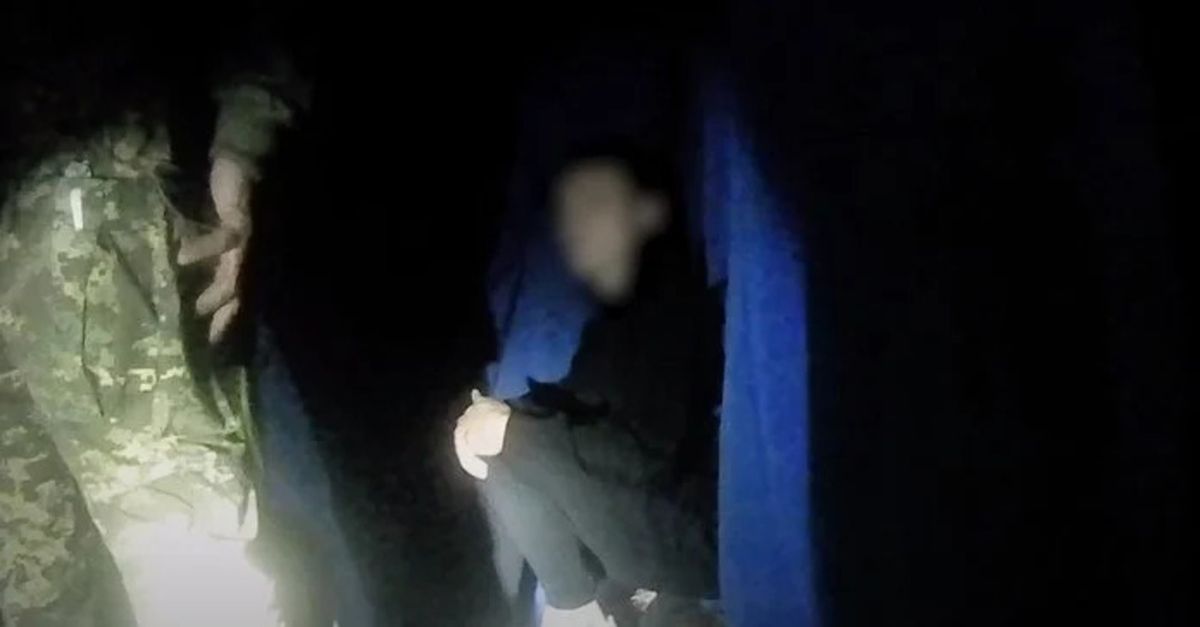 Суд покарав водія мікроавтобуса за перевезення ухилянта в багажнику