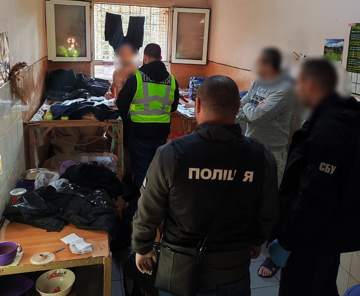 В'язень волинської колонії керував наркотрафіком на Буковині