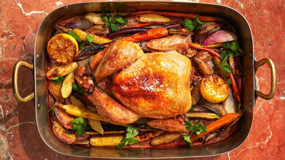 Курка, запечена з овочами. Рецепт дня