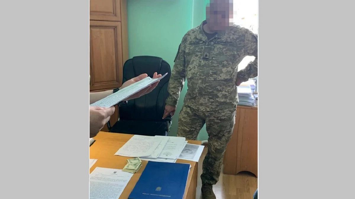 Майор військового госпіталя у Львові отримав штраф за 1000 доларів хабара