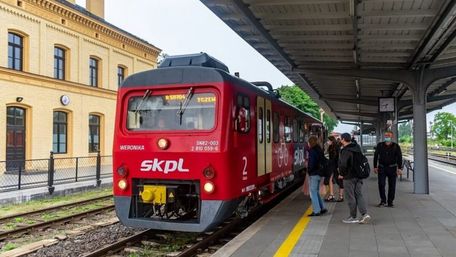 Маршрут поїзда Варшава – Рава-Руська продовжать до Брюховичів