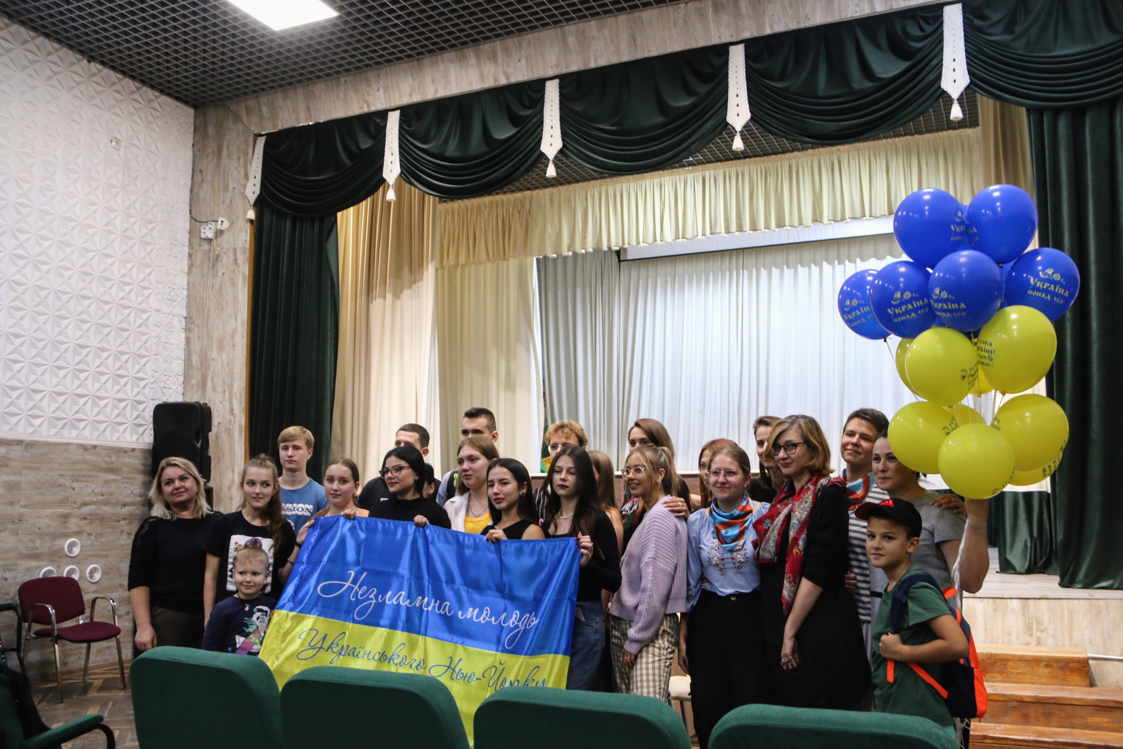 Поетичні читання в народному домі (Фото ZAXID.NET)