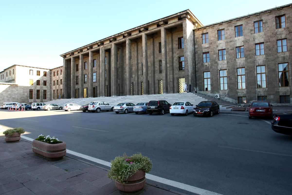 У центрі Анкари біля турецького парламенту підірвався терорист