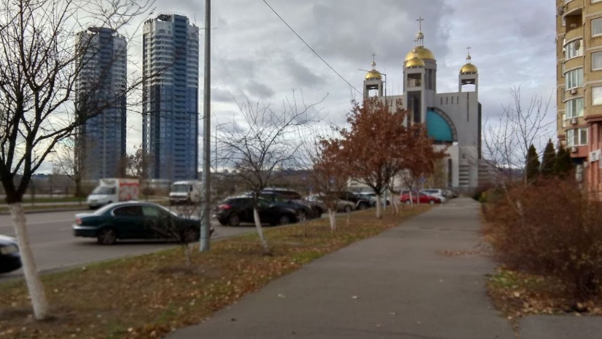 У Києві з 24 поверху житлового будинку випали брат і сестра
