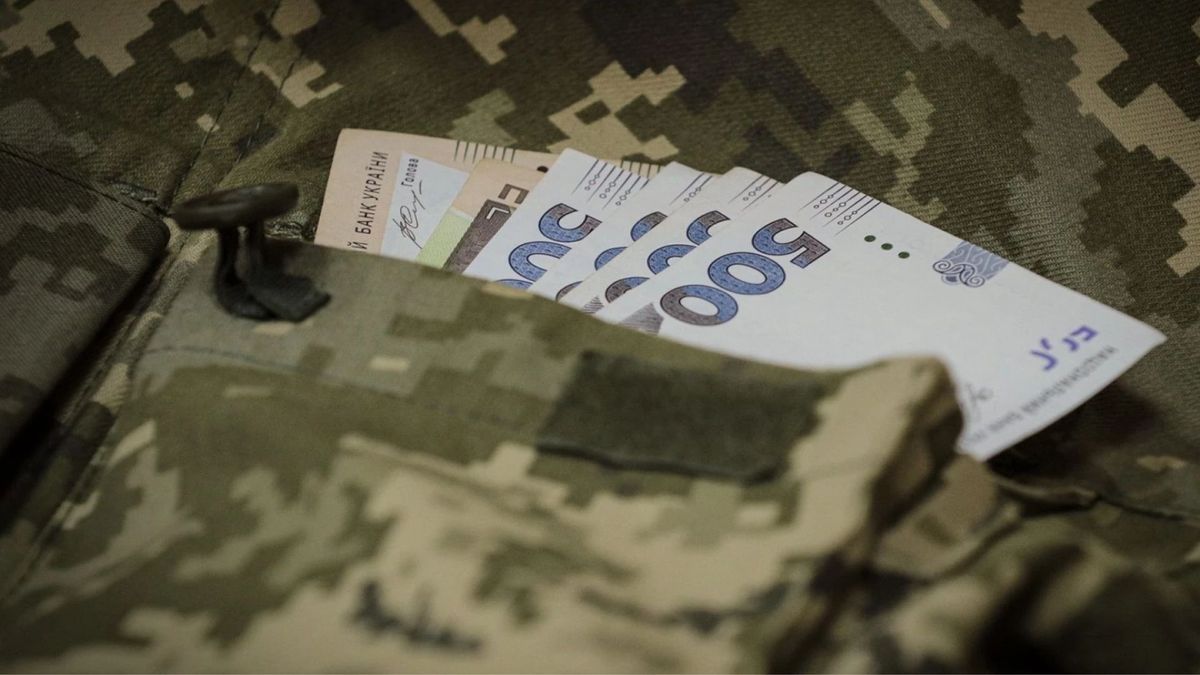 Володимир Зеленський підписав закон про зарплати полоненим військовослужбовцям