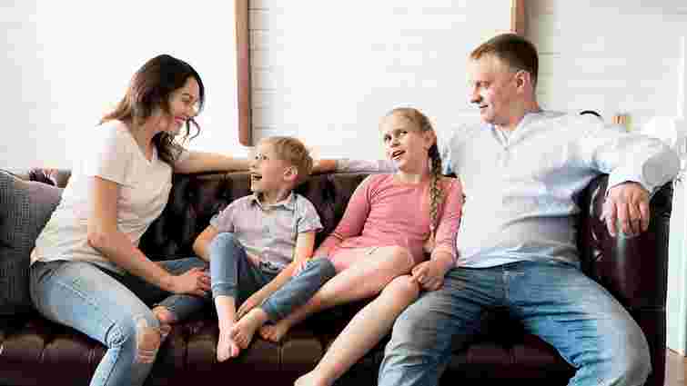 Альтернативи інтернату: розповсюджені форми сімейного виховання в Україні
