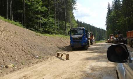 Два приватні курорти в Карпатах з’єднають новою дорогою за державний кошт