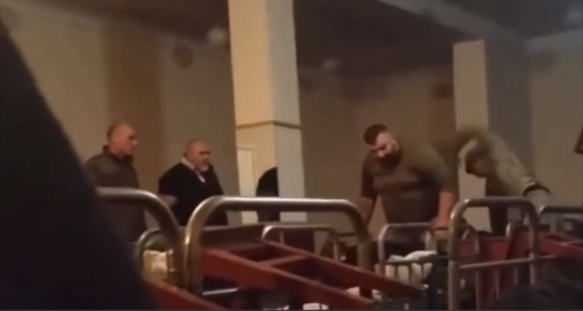 Військова прокуратура розслідує побиття чоловіків працівниками військкомату у Тернополі