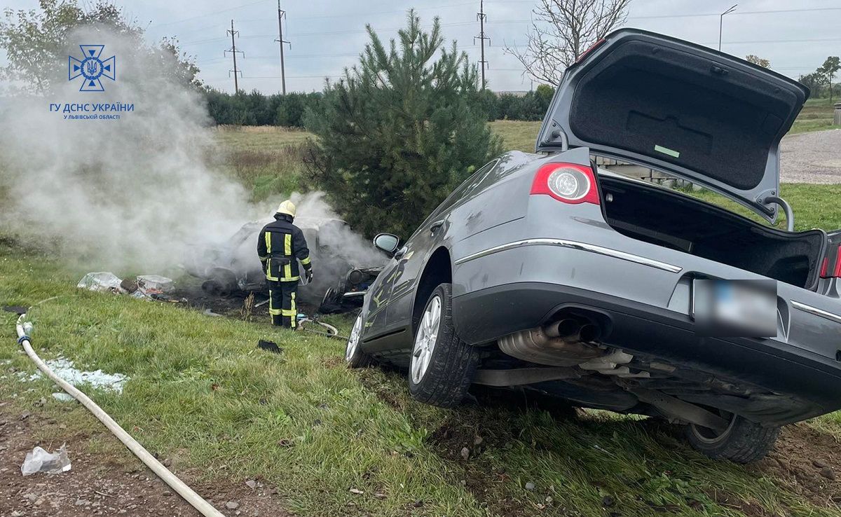 На Львівщині внаслідок ДТП повністю згорів автомобіль ВАЗ-2101