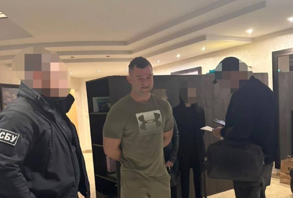 В мерії Мукачева проходять масові обшуки через продаж стадіону «Авангард»