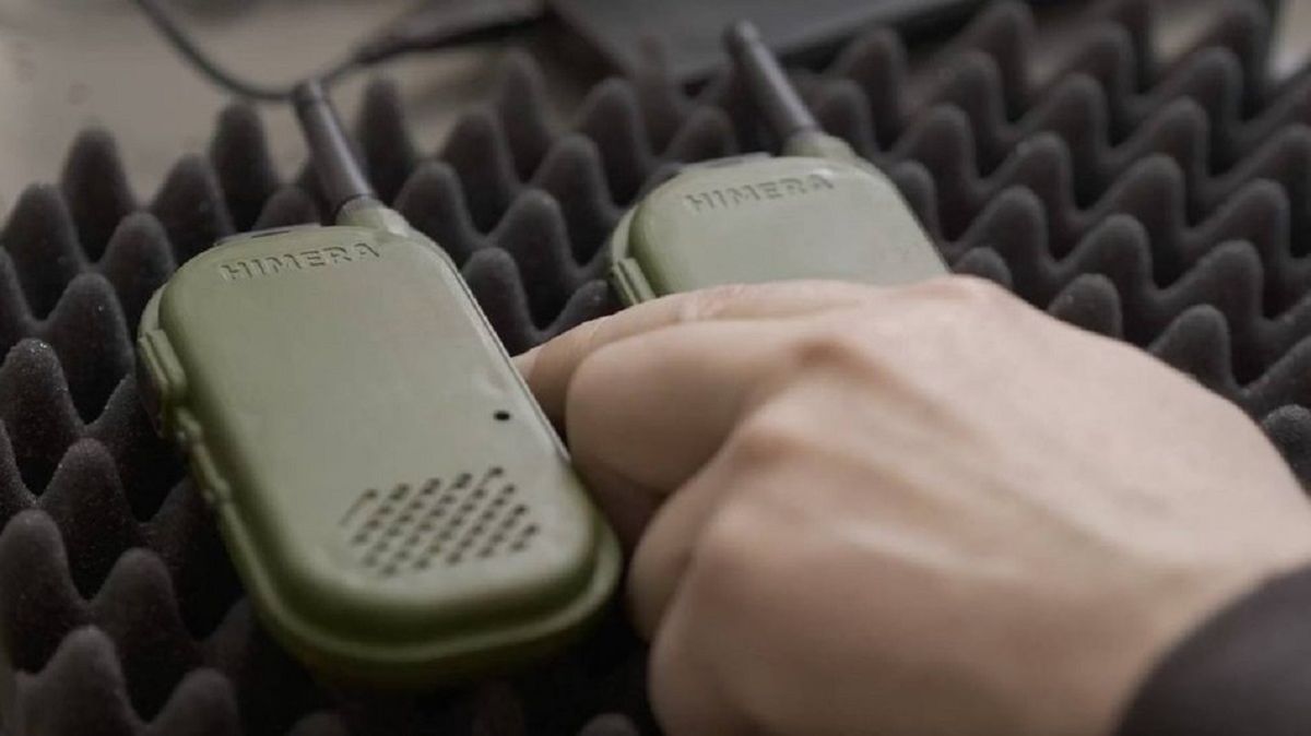 Українці створили рацію для ЗСУ, сигнал якої не глушать росіяни, — Федоров