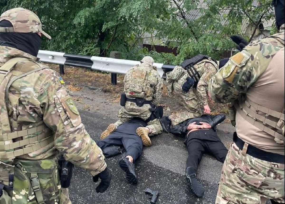 На Дніпропетровщині рекетири вимагали неіснуючий борг у батька загиблого бійця ЗСУ