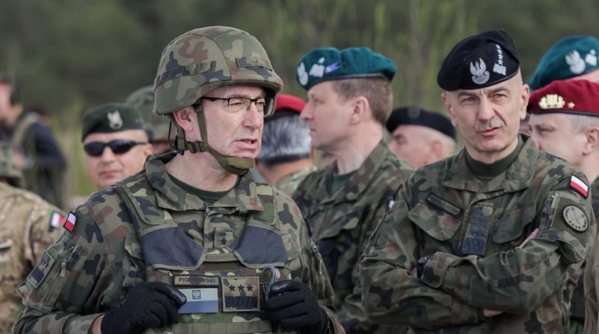 Вище командування армії Польщі пішло у відставку через конфлікт із міністром оборони