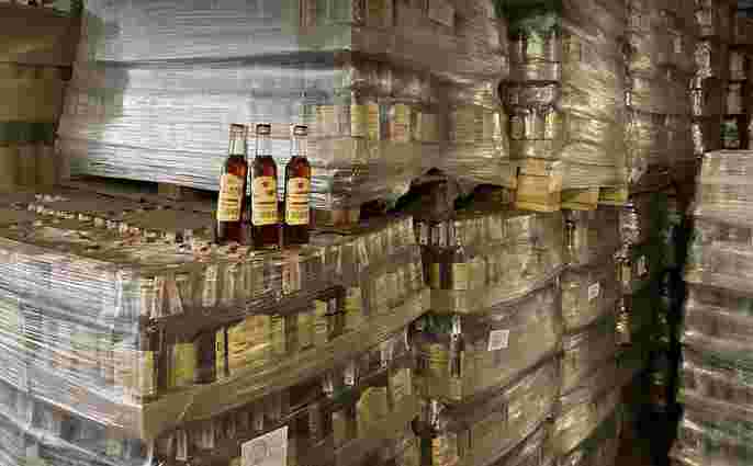 БЕБ викрило підпільне виробництво алкоголю, який продавали у 300 магазинах Львова