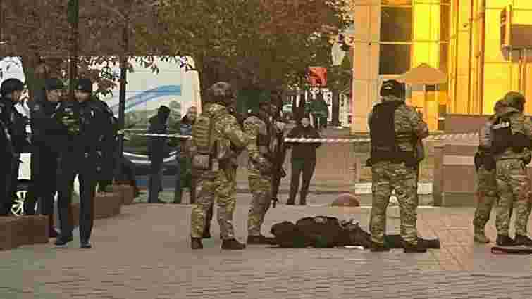 У Києві озброєний чоловік захопив бізнес-центр