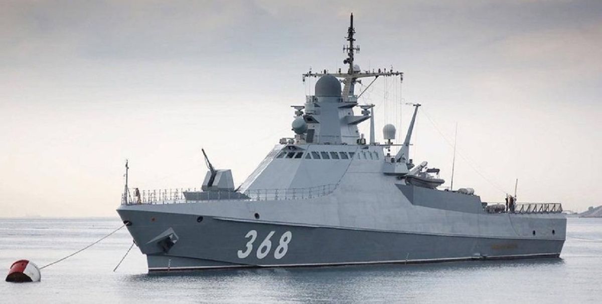 Російський корабель «Павєл Дєржавін» підірвався біля Севастополя