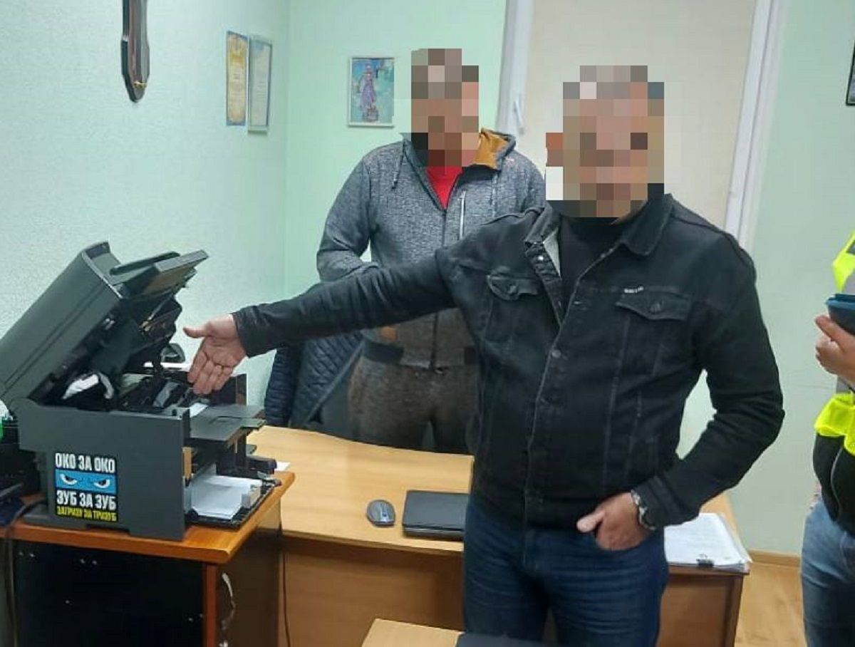 Адвокат виманив $10 тис. у бізнесмена з Рівненщини під приводом підкупу суддів