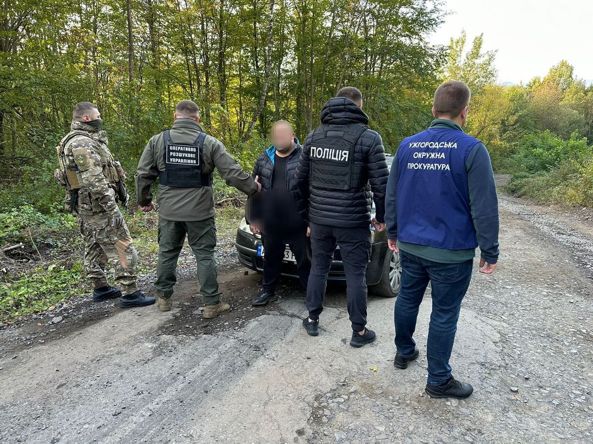 Поліція після погоні затримала закарпатця, який переправляв ухилянтів за кордон