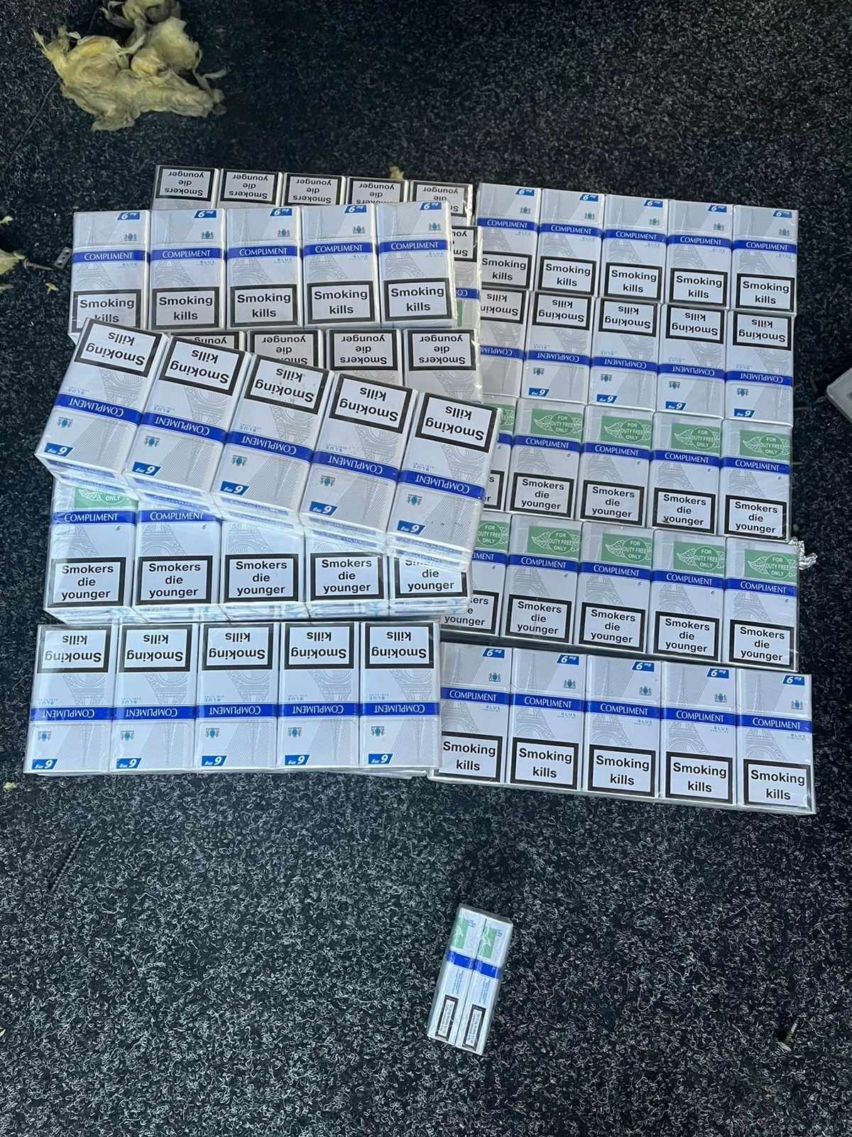 Через контрабанду сигарет у 32-річного закарпатця конфіскували мікроавтобус
