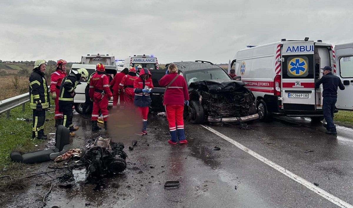 У масштабній ДТП в Дрогобичі загинули чотири людини, є поранені
