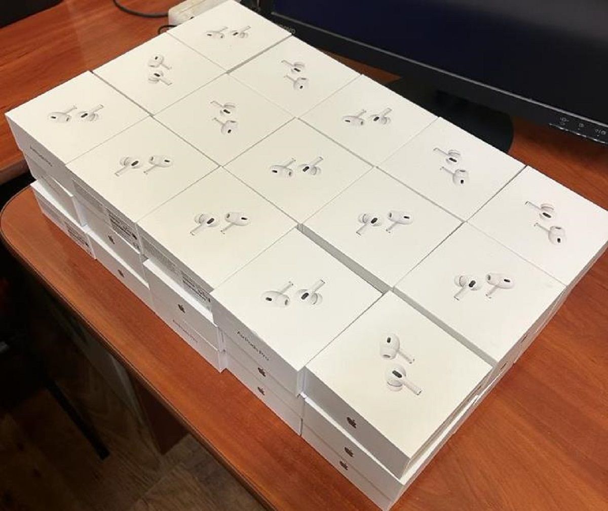 Закарпатка намагалася пронести через кордон бездротових навушників на 500 тис. гривень