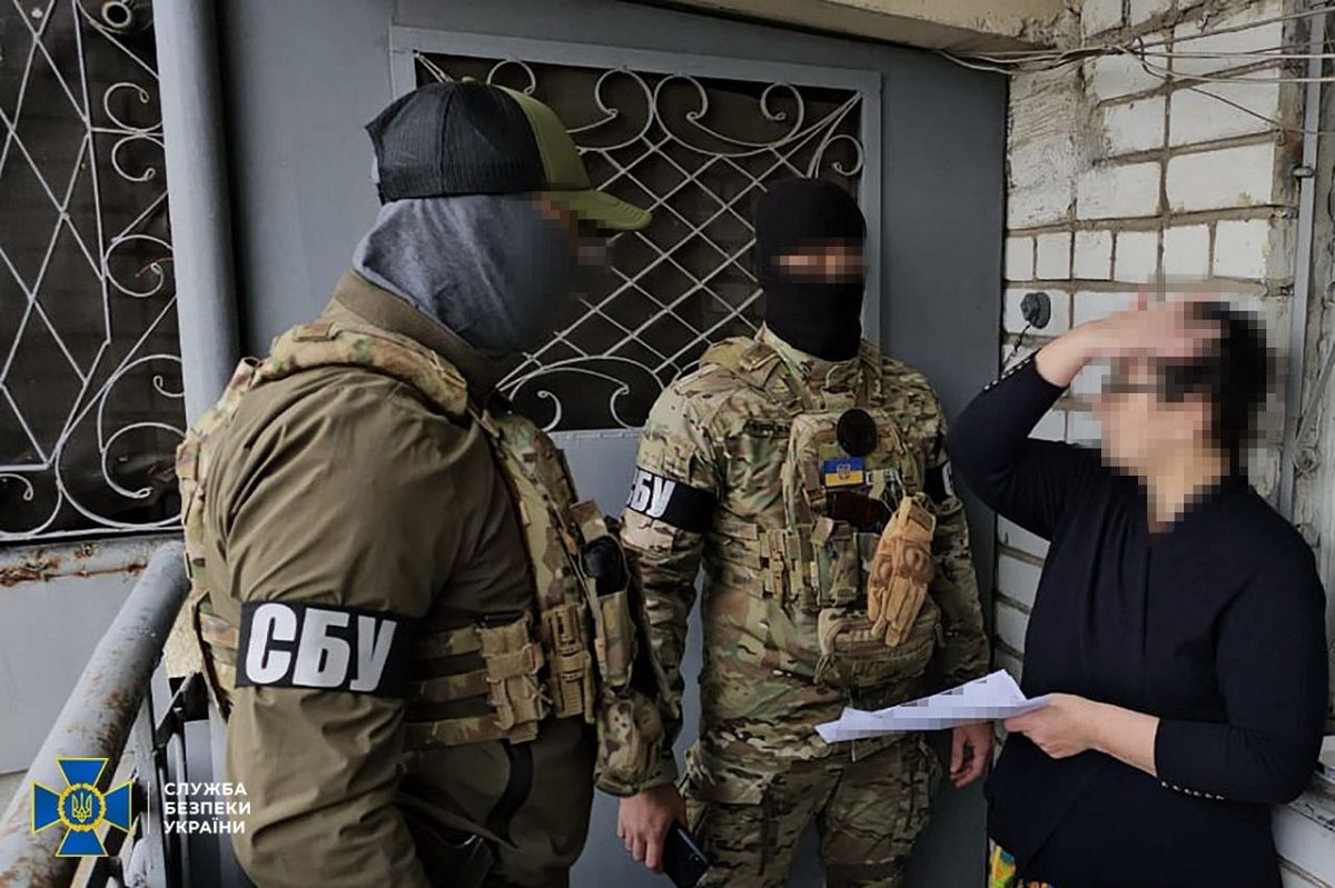 СБУ затримала зрадницю, яка шпигувала для росіян у Херсоні